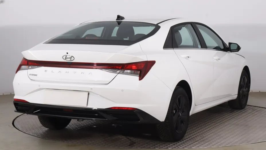 Hyundai Elantra -