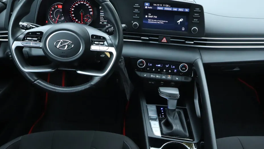 Hyundai Elantra -