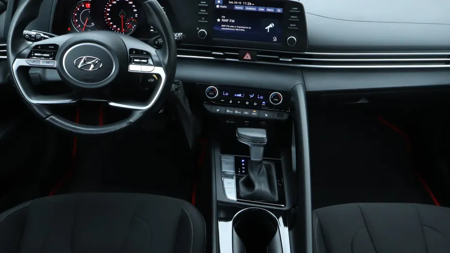 Hyundai Elantra -