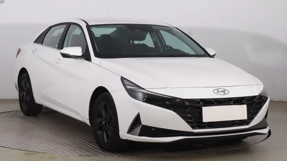 Hyundai Elantra -