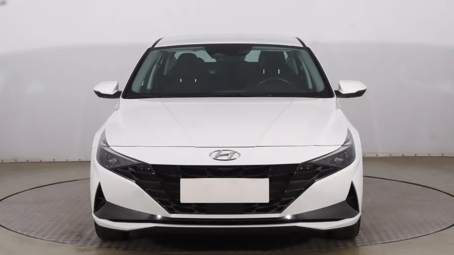 Hyundai Elantra -