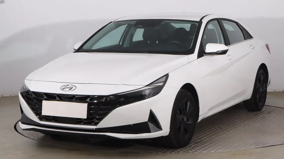 Hyundai Elantra -