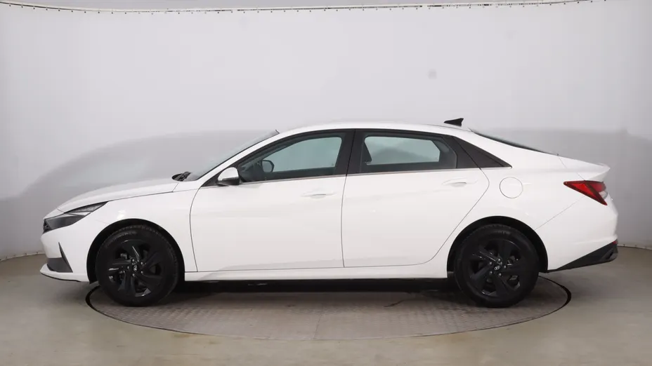 Hyundai Elantra -