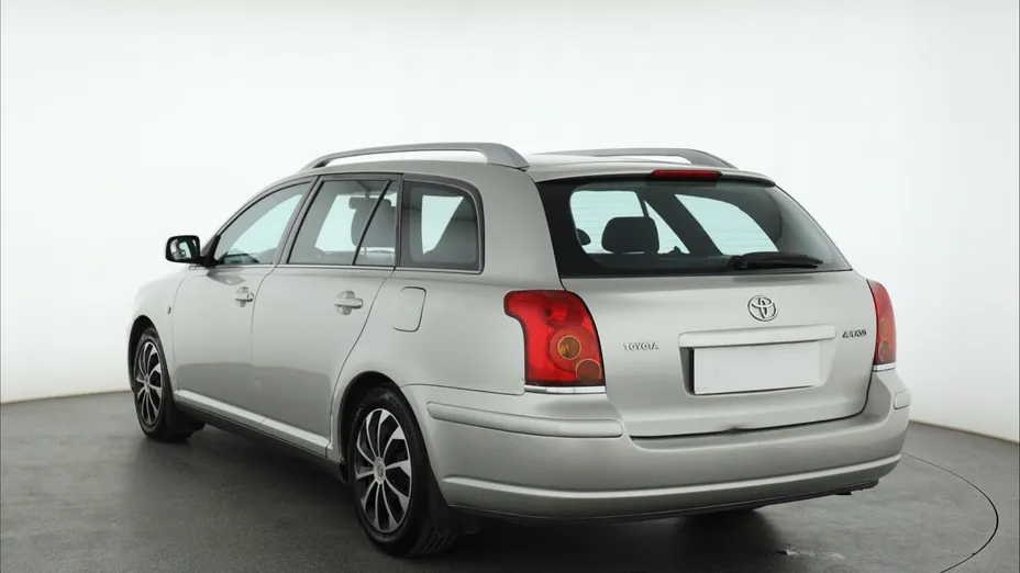 Toyota Avensis -