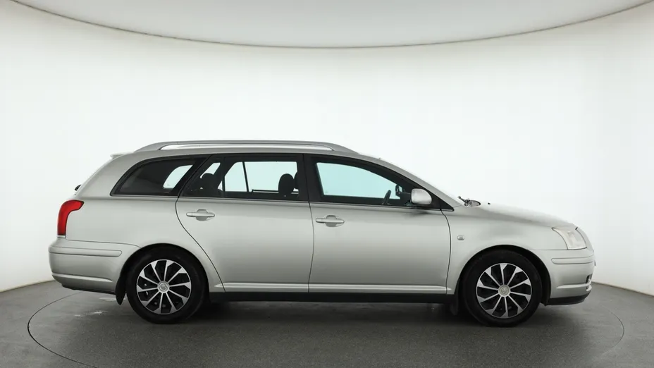 Toyota Avensis -