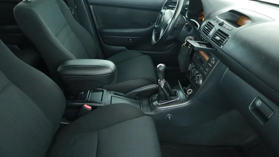 Toyota Avensis -