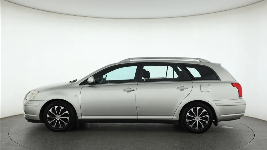 Toyota Avensis -
