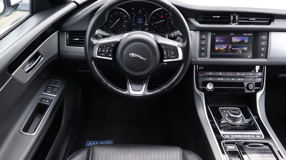 Jaguar XF -