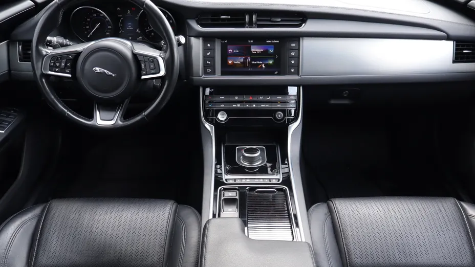 Jaguar XF -