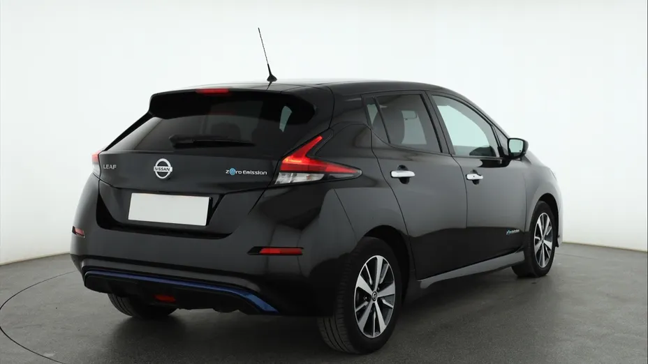 Nissan Leaf -
