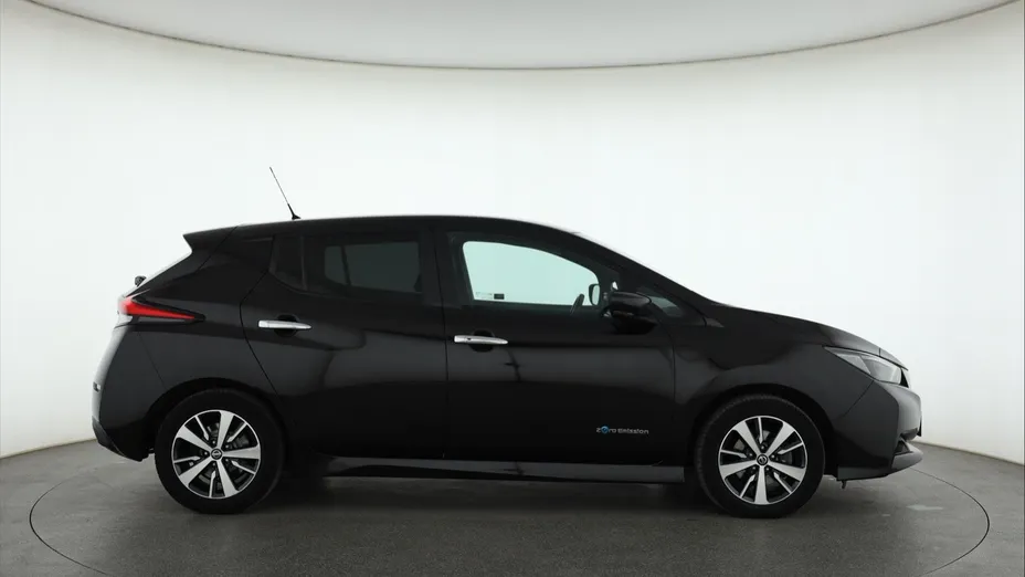 Nissan Leaf -