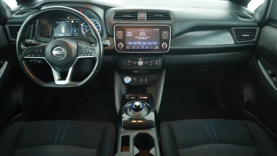 Nissan Leaf -