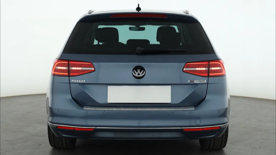 VW Passat -