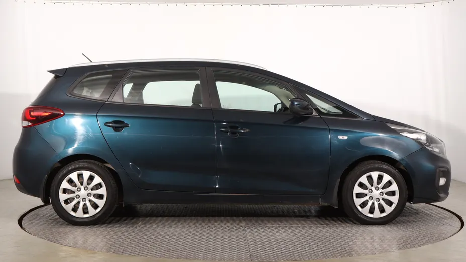 Kia Carens -
