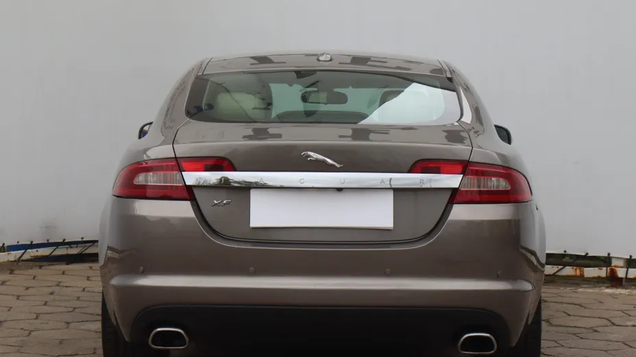 Jaguar XF -