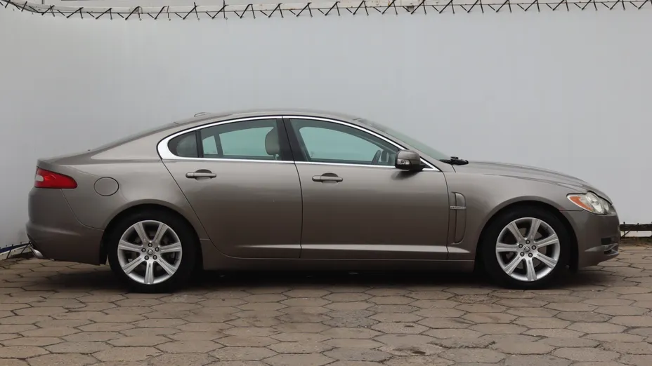 Jaguar XF -