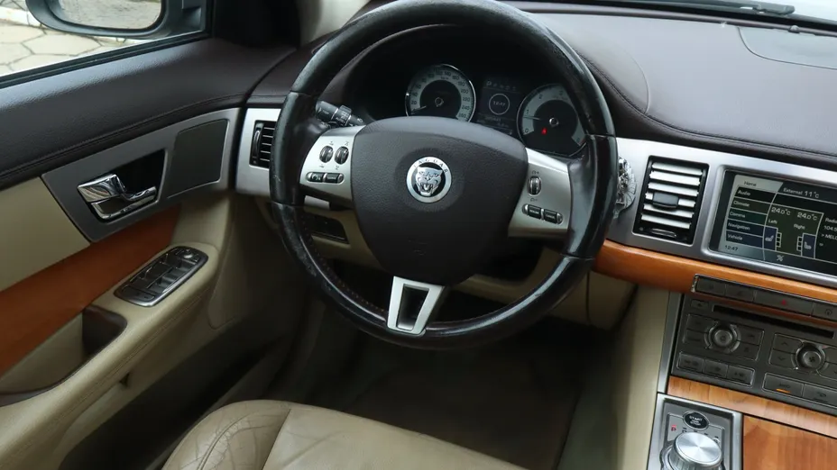 Jaguar XF -