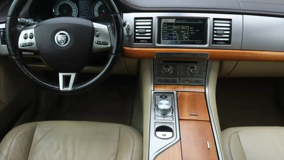 Jaguar XF -
