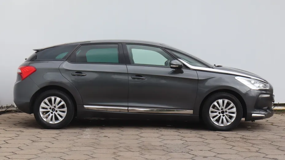 Citroen DS5 -