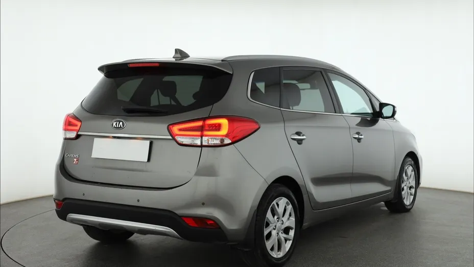 Kia Carens -