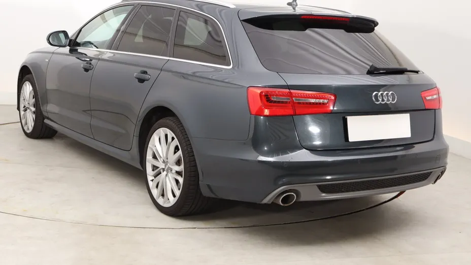 Audi A6 -