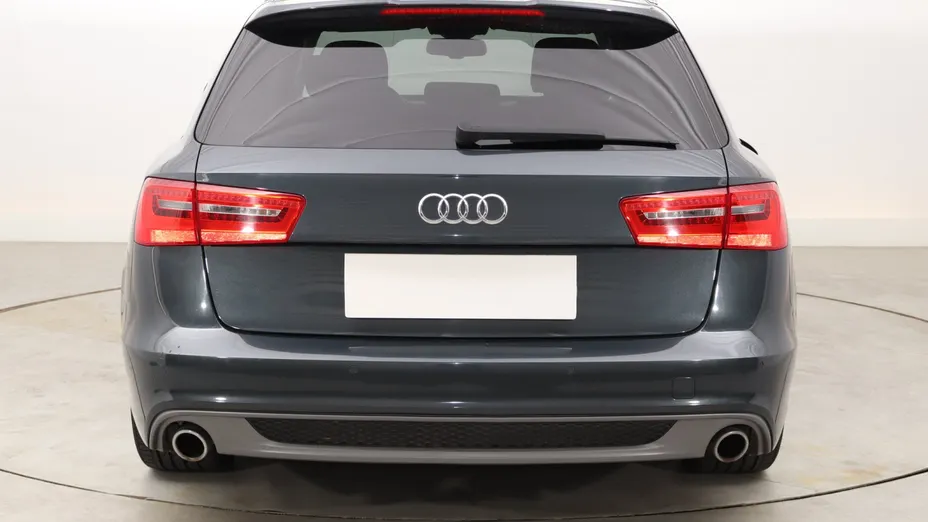 Audi A6 -
