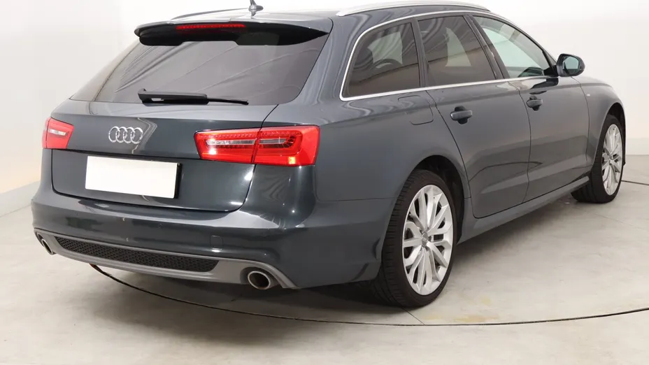 Audi A6 -