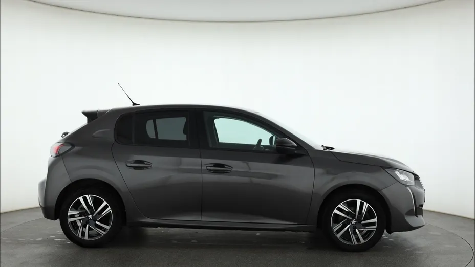 Peugeot 208 -