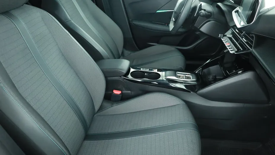 Peugeot 208 -