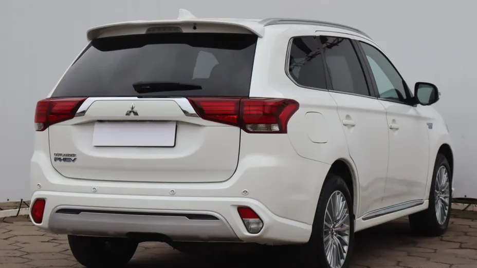 Mitsubishi Outlander -