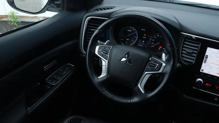 Mitsubishi Outlander -