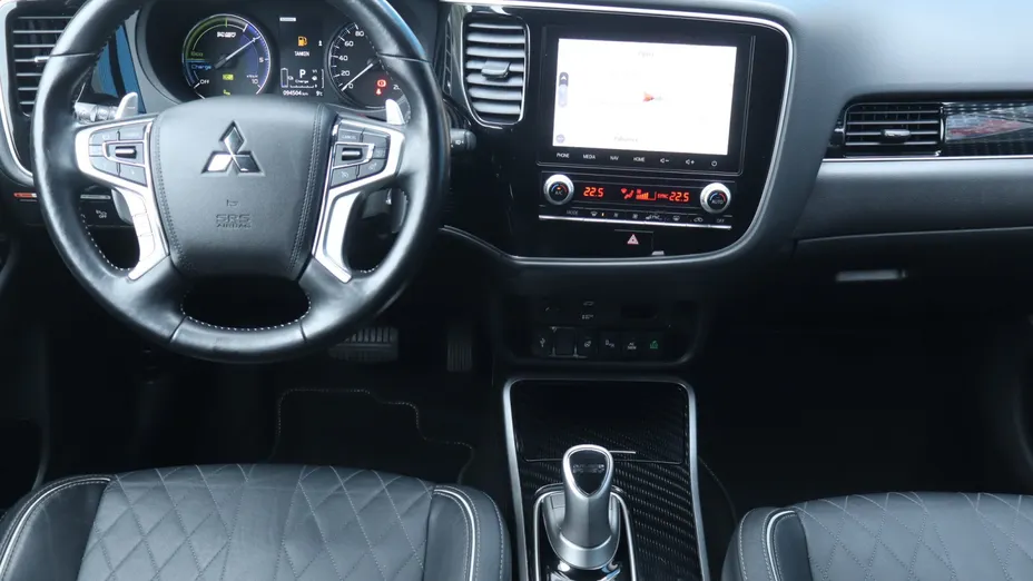 Mitsubishi Outlander -