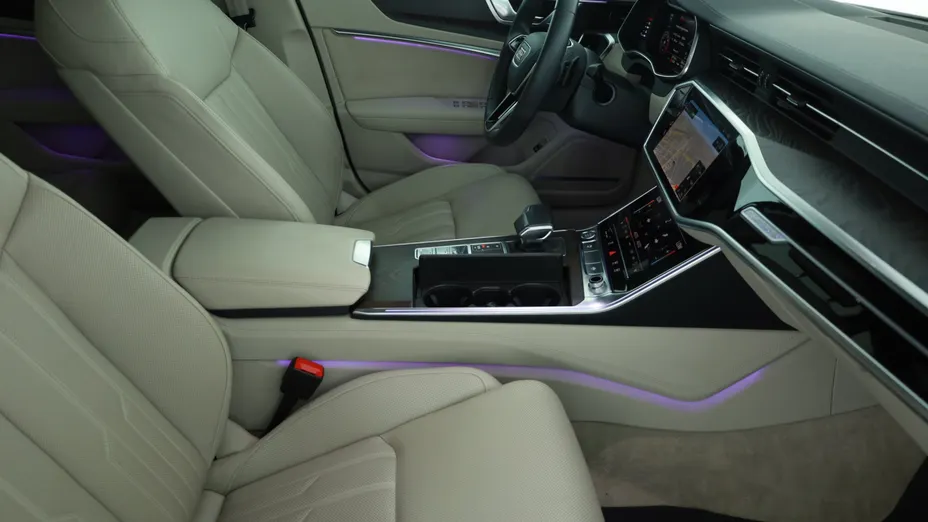 Audi A6 -