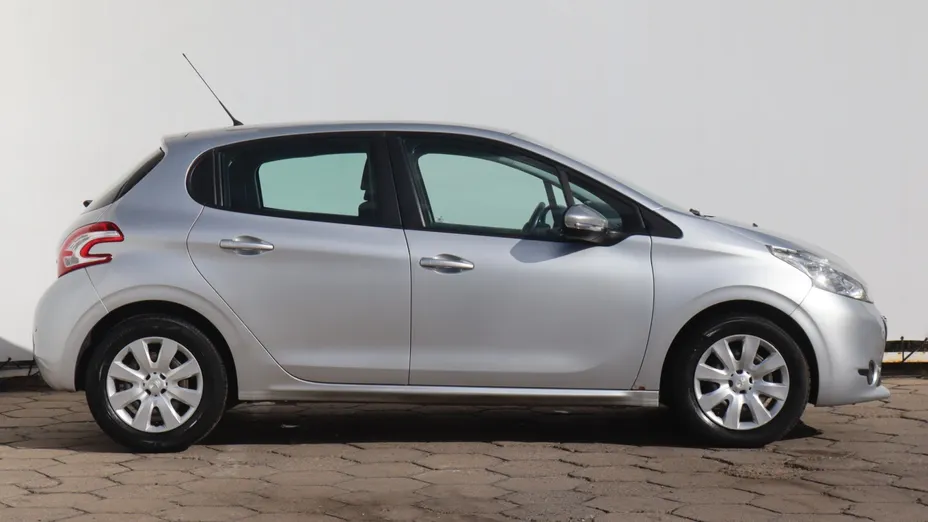 Peugeot 208 -