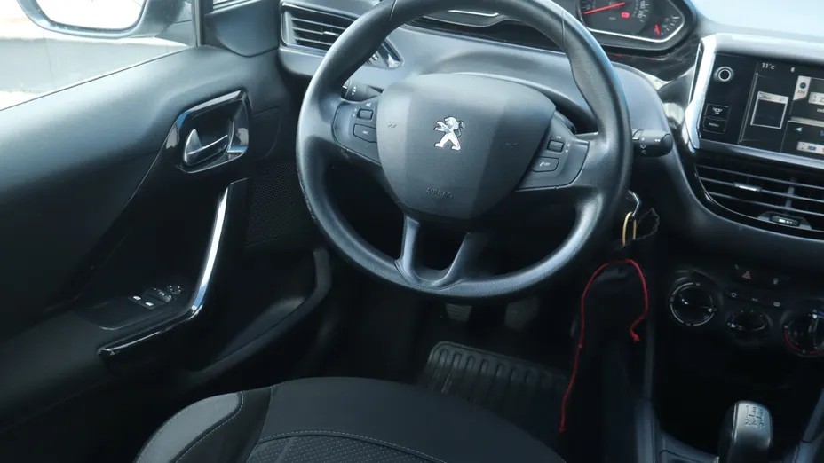 Peugeot 208 -