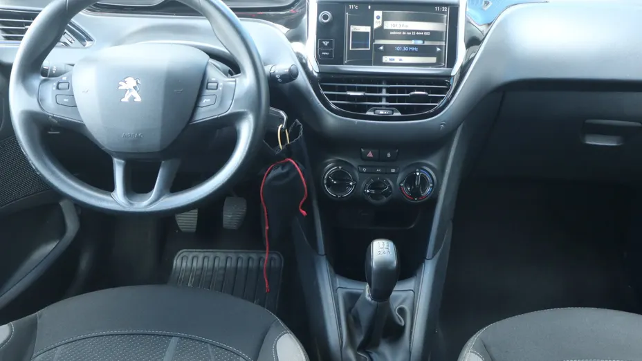 Peugeot 208 -