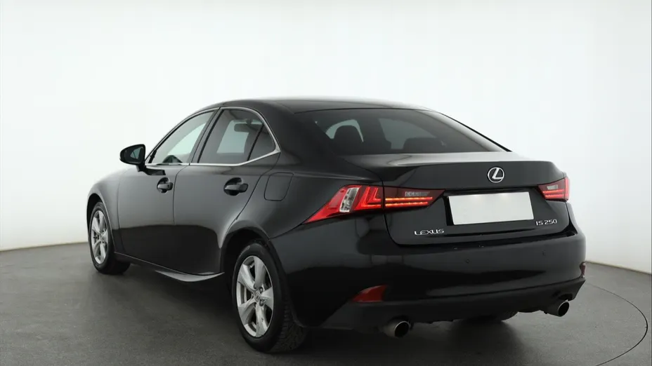 Lexus IS -