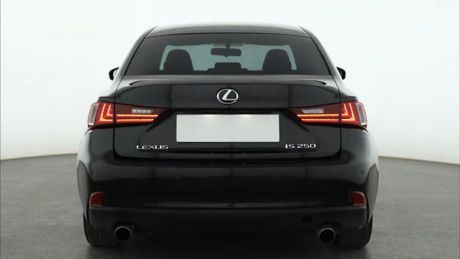Lexus IS -