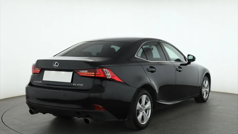 Lexus IS -