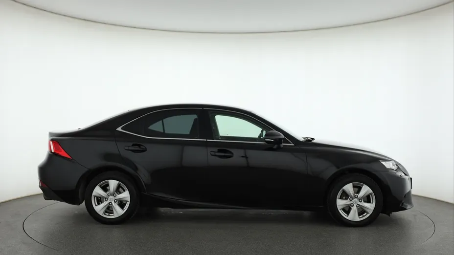 Lexus IS -
