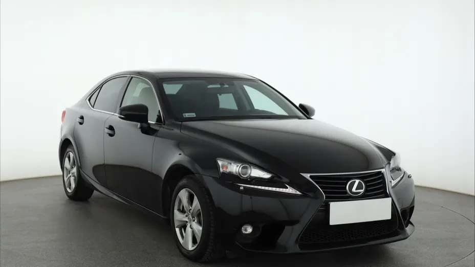 Lexus IS -