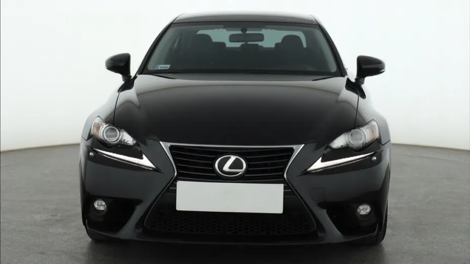 Lexus IS -