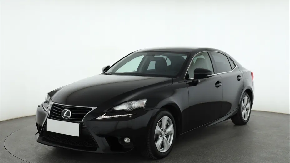 Lexus IS -