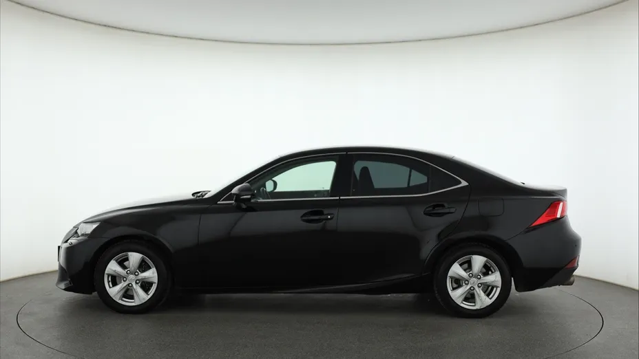 Lexus IS -