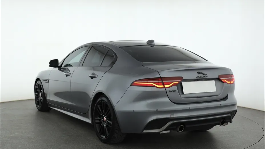 Jaguar XE -