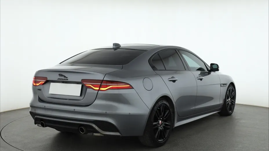 Jaguar XE -