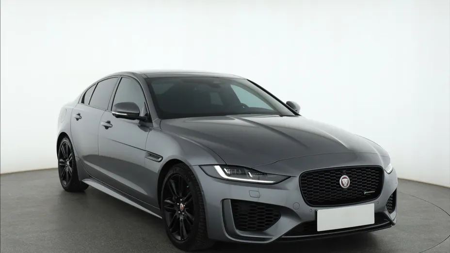 Jaguar XE -