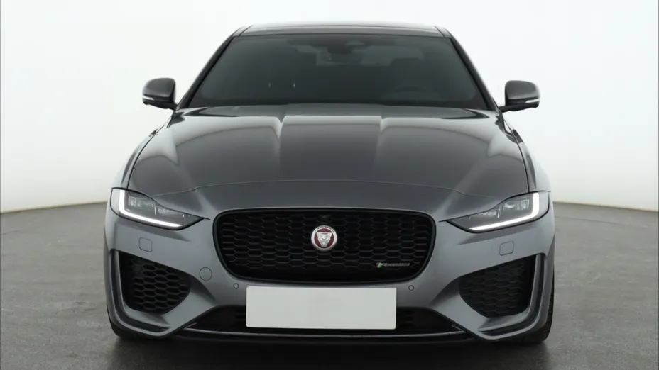 Jaguar XE -