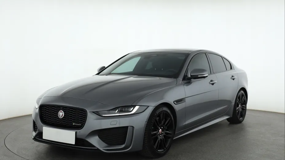 Jaguar XE -