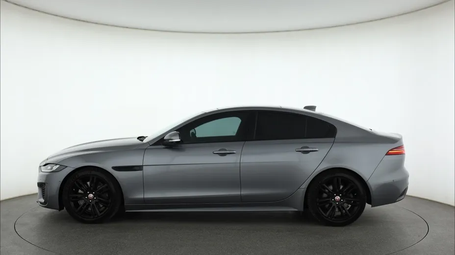 Jaguar XE -
